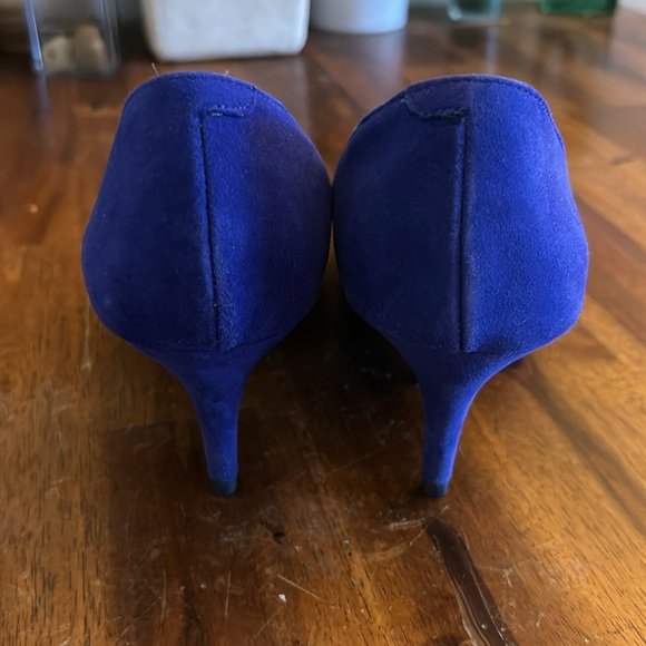 Kelsi Dagger Blue Suede Pointy Toe 2.5" Heels Pumps... Size: 7 1/2 .. NWOT - Picture 3 of 9